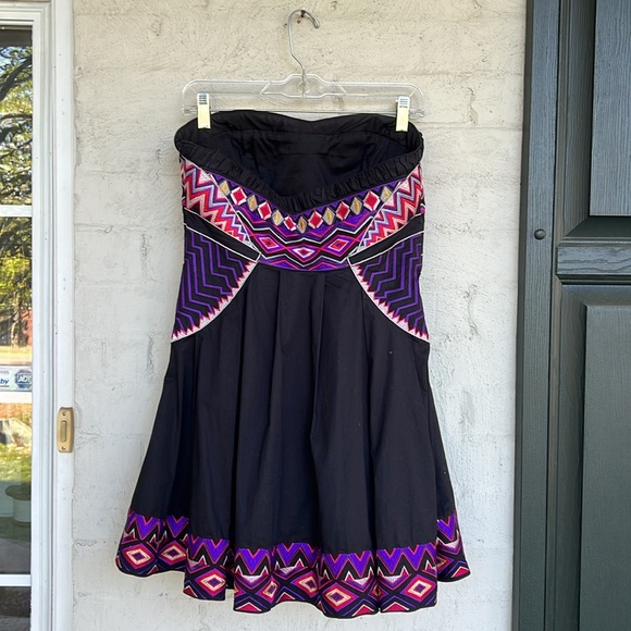 Karen Millen Purple/Pink Tribal-Embroidered-Trimmed Black Strapless Mini Size 8 - Picture 7 of 13